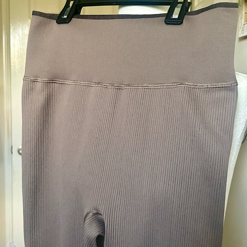 Calvin Klein Ribbed Leggings - Picture 6 of 10